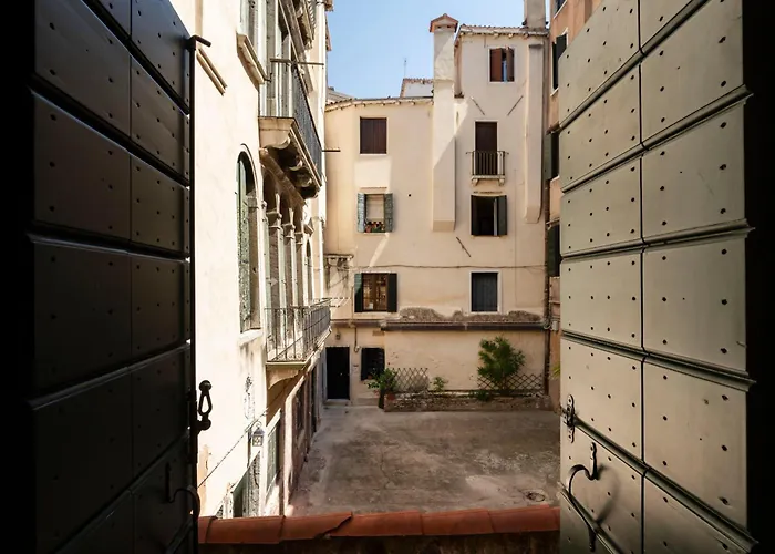 San Marco Square Main Zone Of Venice - Karin House