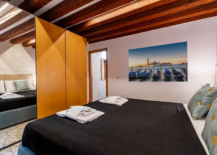 San Marco Square Main Zone Of Venice - Karin House